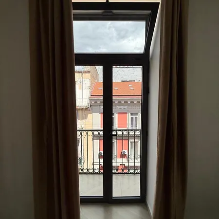 Apartment Valentino Station Garibaldi Naples